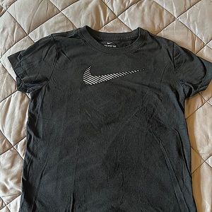 Black basic Nike shirt